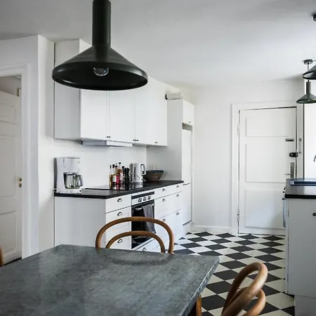 4 Bedroom Next To The Grand Theatre *